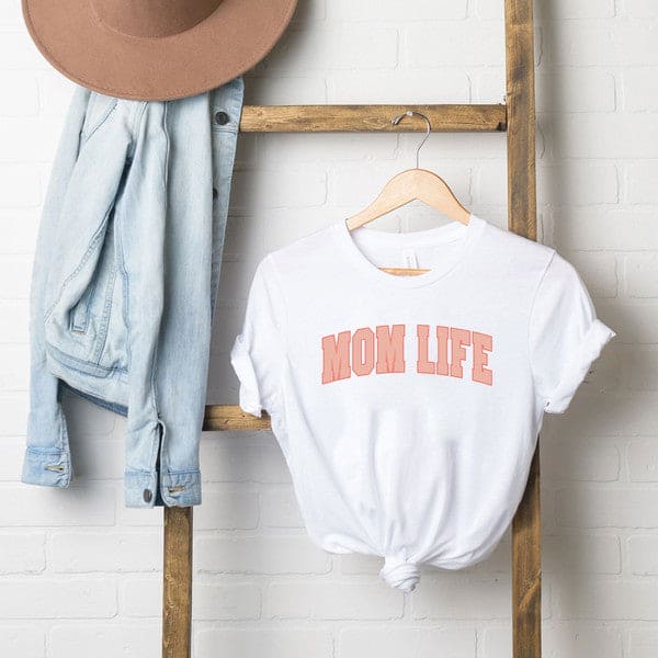 Curved Mom Life Short Sleeve Graphic Tee