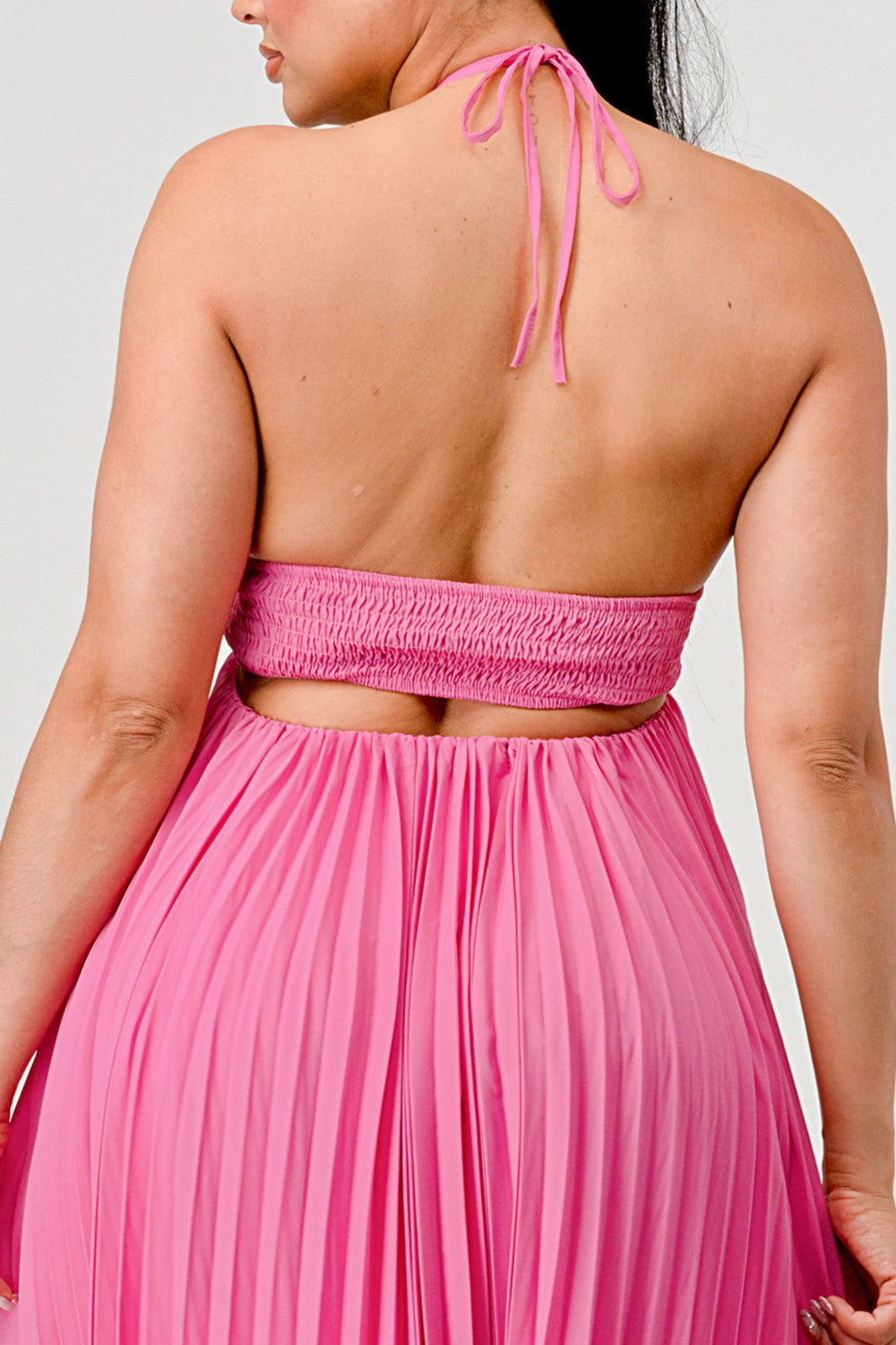 FLOWY SLEEVELESS PLEATED MAXI DRESS