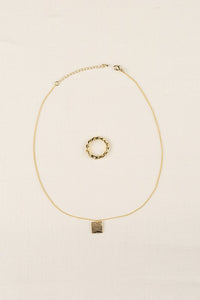 Twisted ring and square pendant necklace set - gol